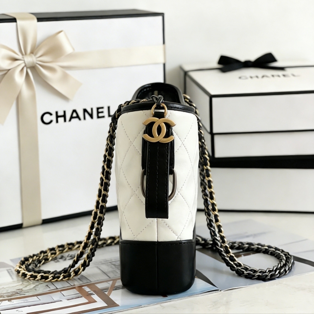 <AUTHENTIC>Chanel Gabrielle Small HoboBag in White - Picture 4 of 6